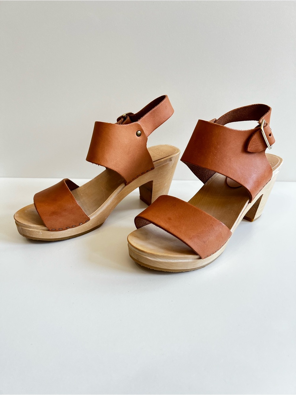 Bryr Women's Clogs Size 38 Brown Leather Wood Heel Boho Chic Cottage Festival